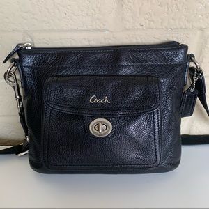⭐️ SOLD ⭐️ COACH Authentic Crossbody
